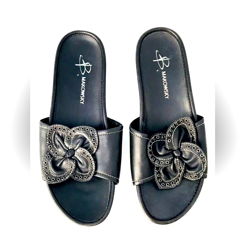 B MAKOWSKY Black Leather Womens Slip On Sandals size 9W Floral Design